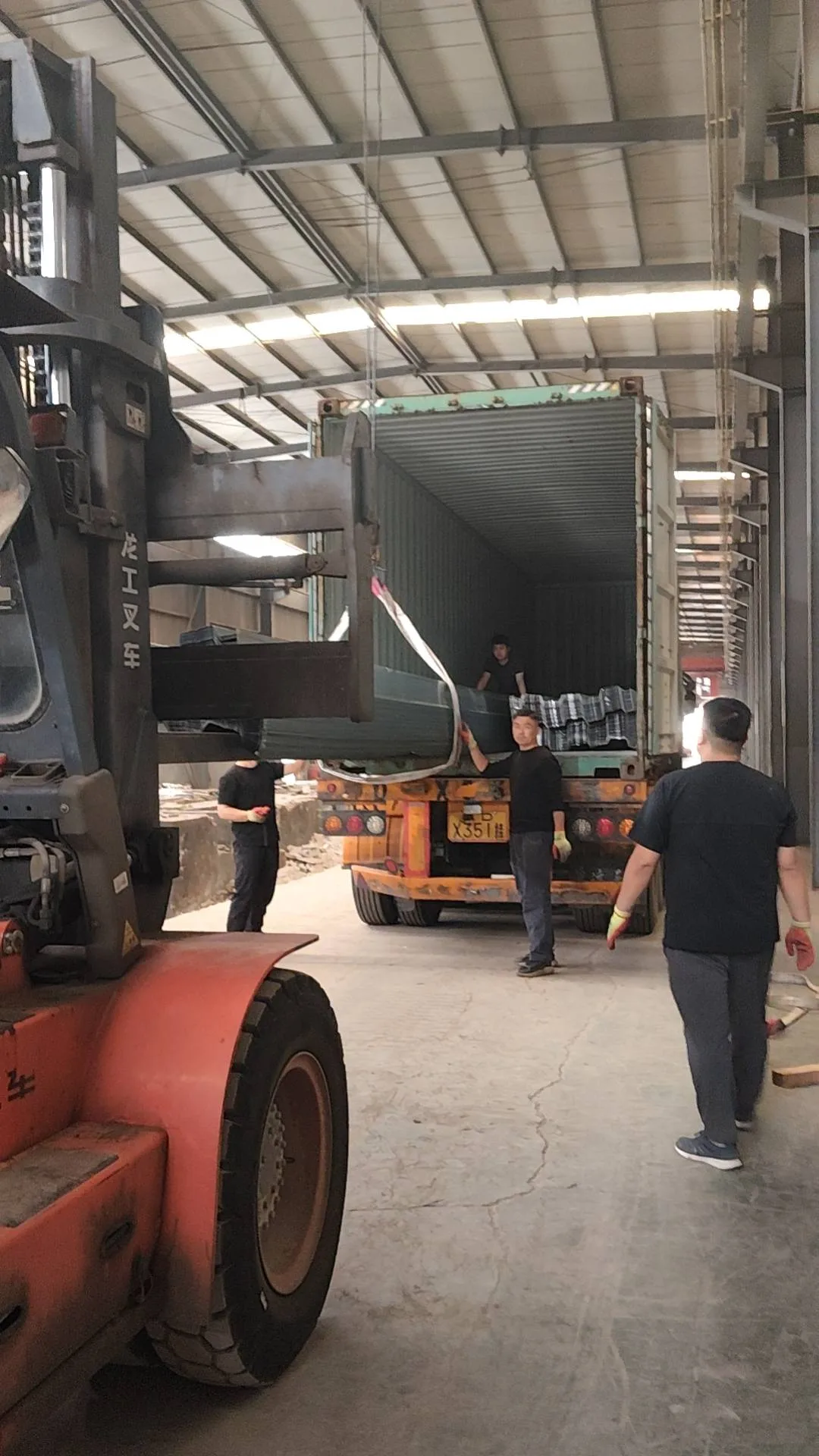 On-site coordination of a metal decking order at the factory